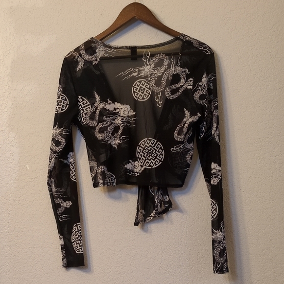 Black and White Tie-Front Top - Picture 4 of 4